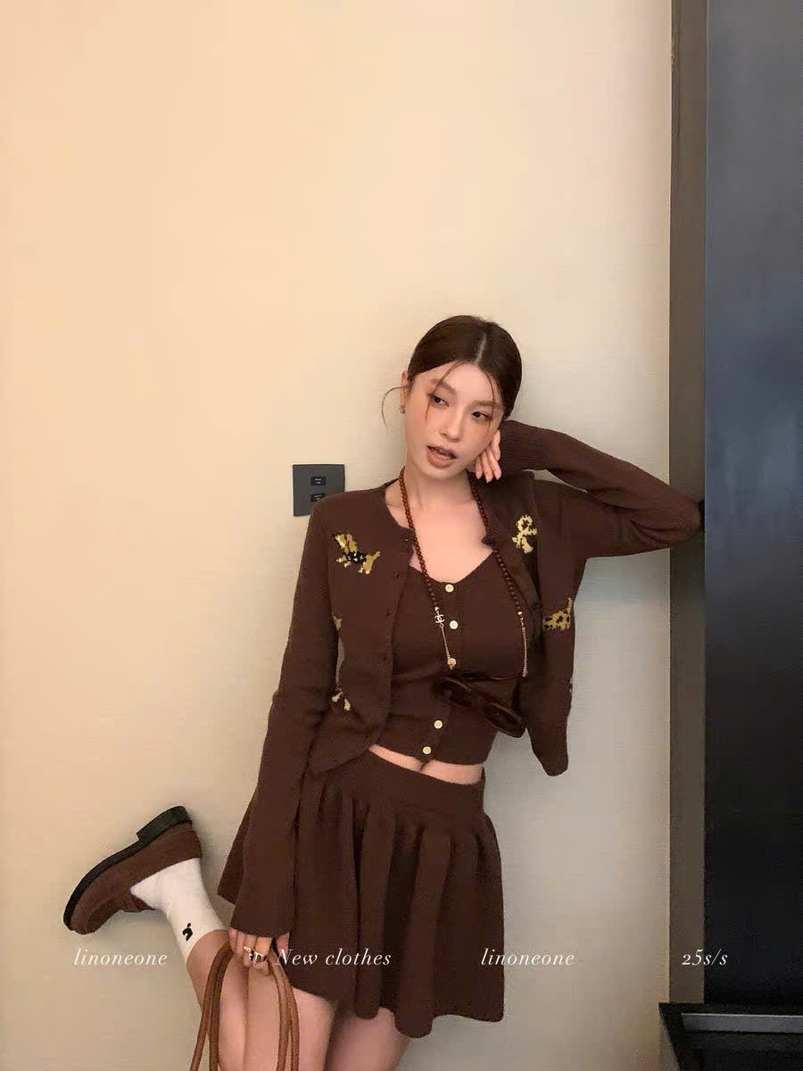 Set áo cardigan len áo 2 dây và chân váy