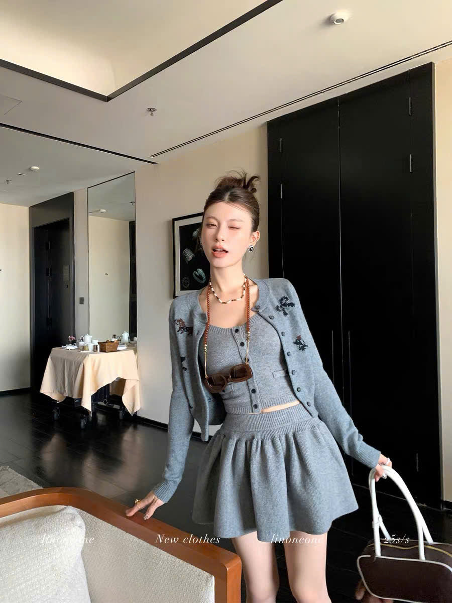 Set áo cardigan len áo 2 dây và chân váy