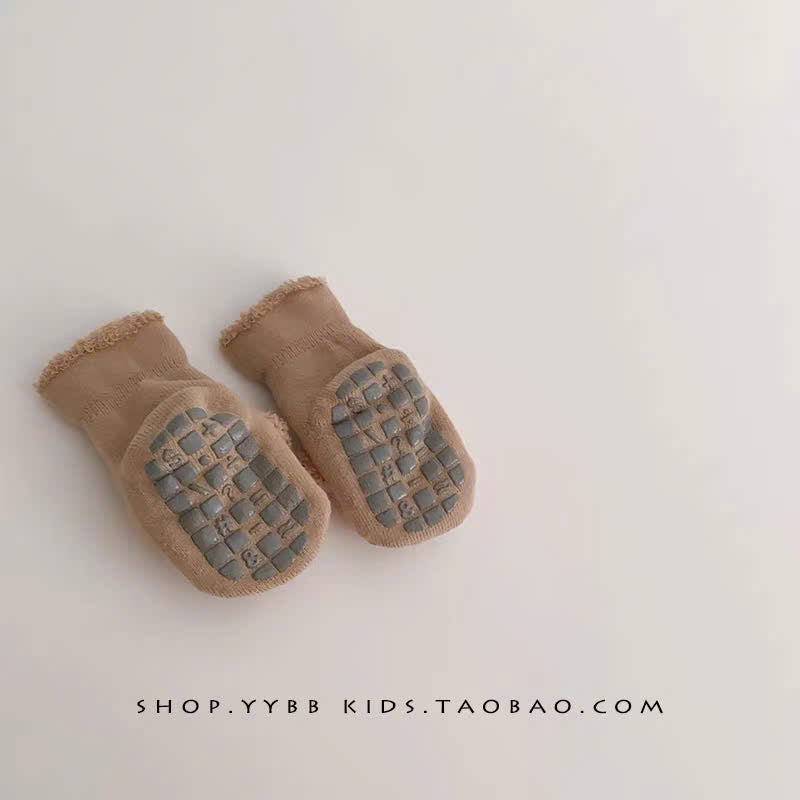 Tất gấu bông chống trượt cho bé