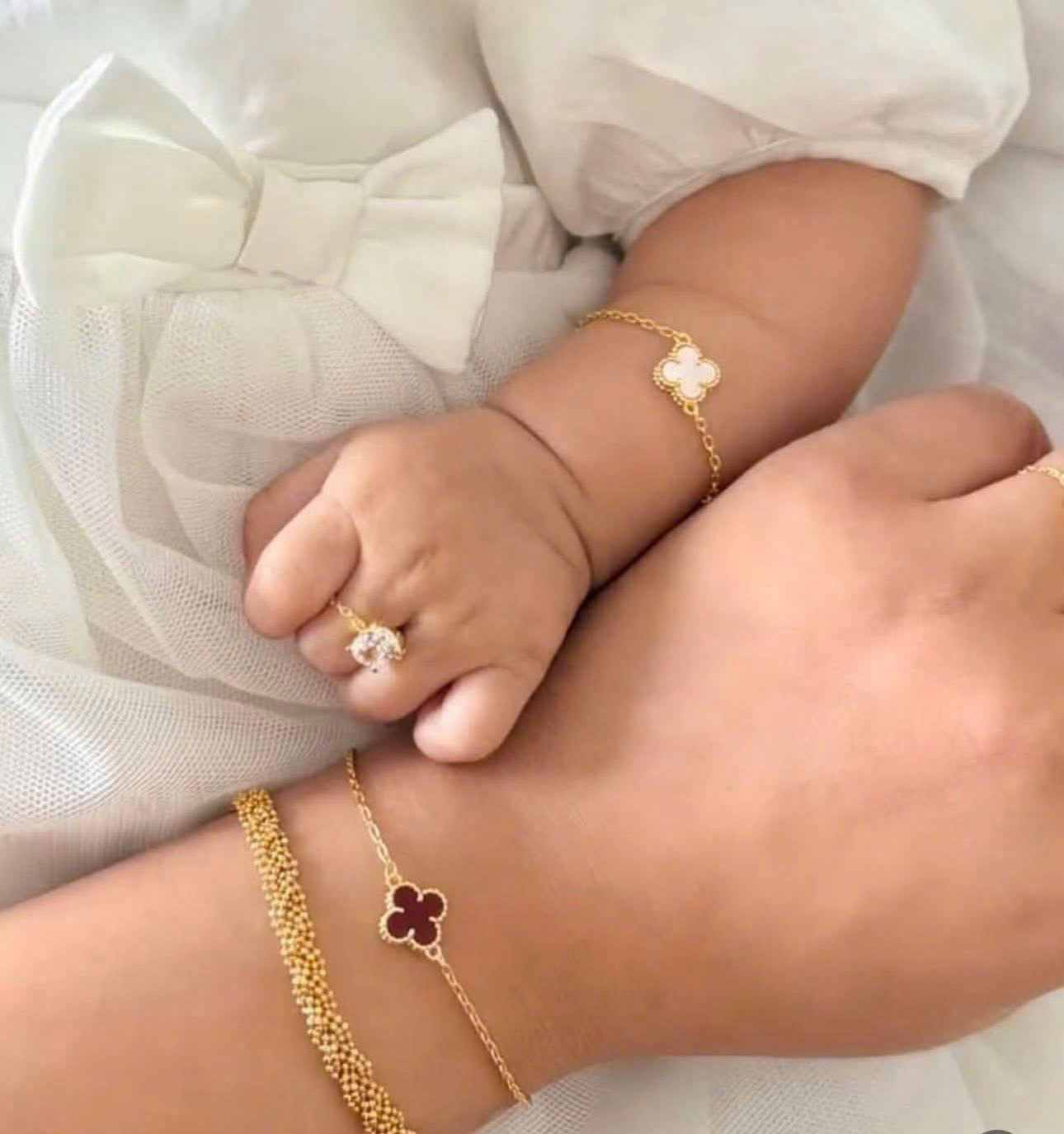 Lắc vàng cỏ 4 lá cho bé có làm theo size cả nhà