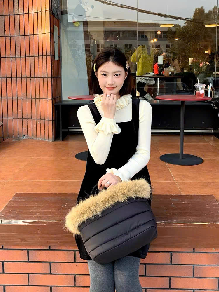 Set váy 2 dây đen mix áo tay dài cổ bèo