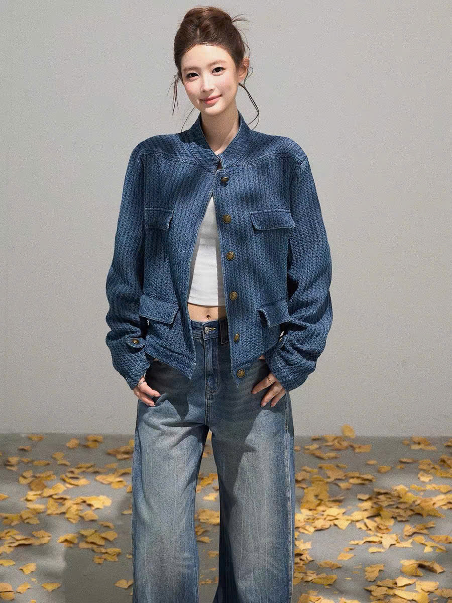 Áo khoác denim xanh cài cúc