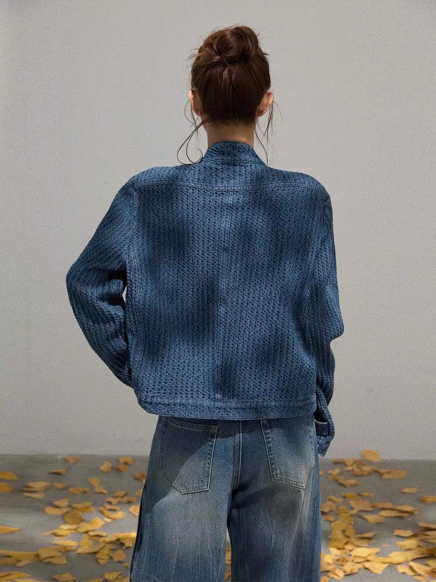 Áo khoác denim xanh cài cúc
