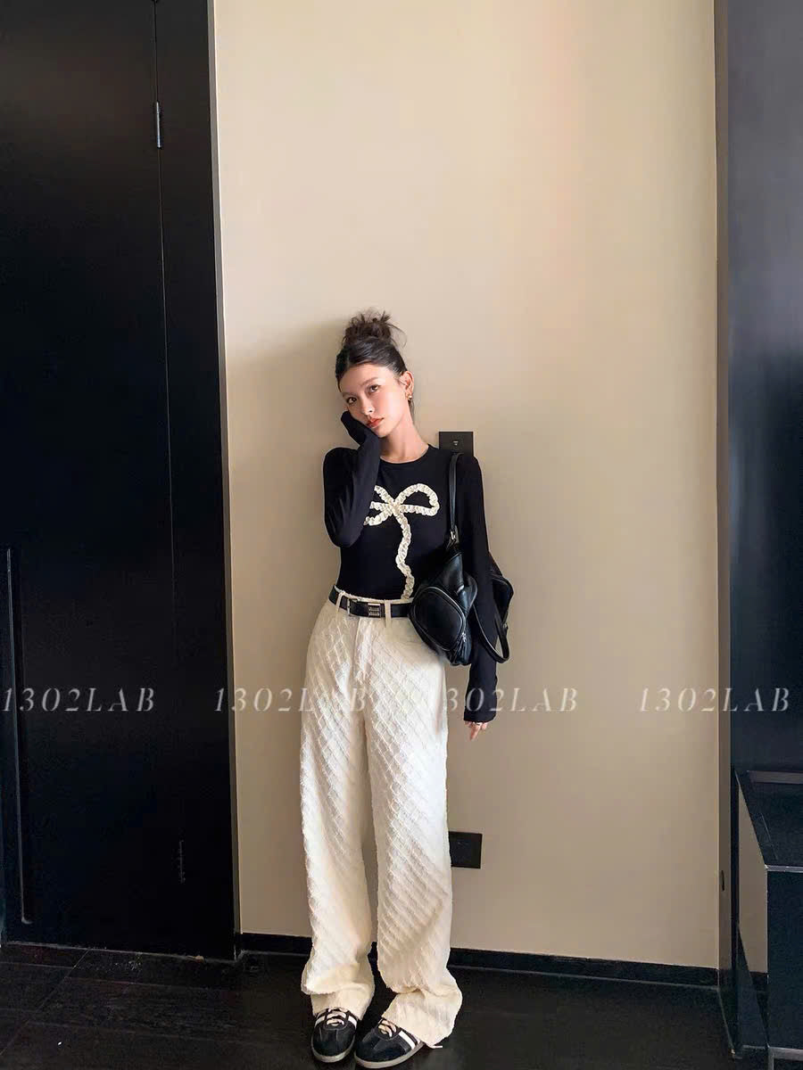 Áo thun tay dài đen nơ trắng ôm body