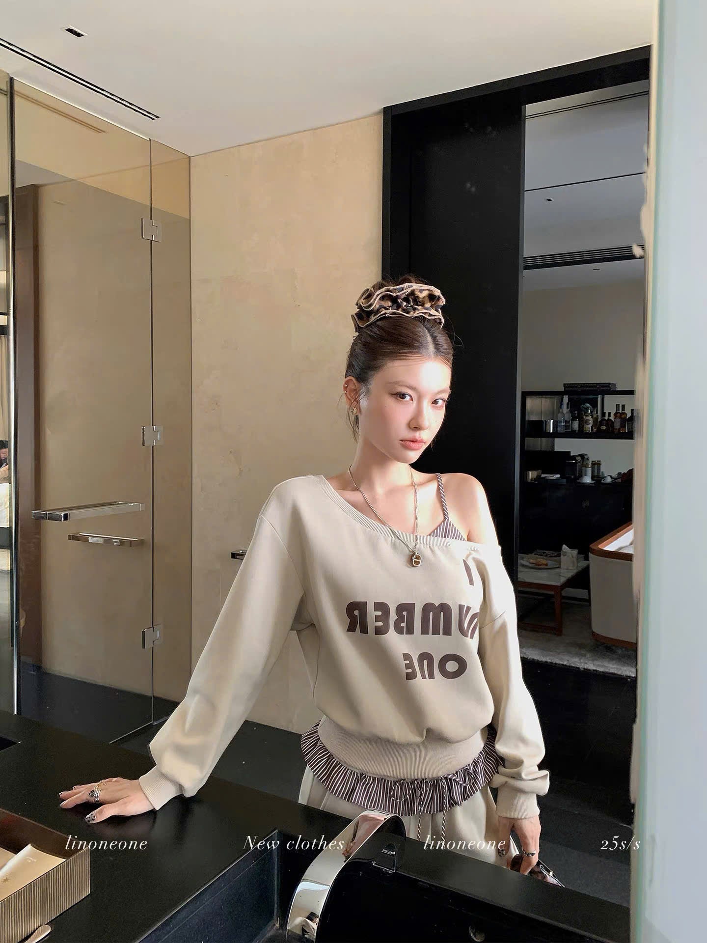 Set áo nỉ lệch vai phối bèo và quần suông
