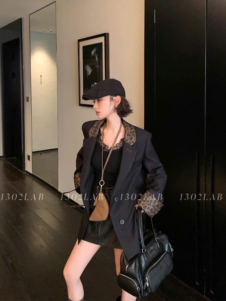 Áo khoác blazer oversize phối da báo cá tính