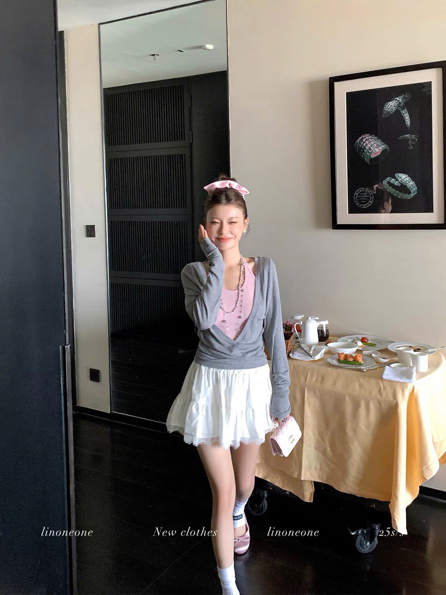 Áo tay dài phối áo cổ yếm hồng