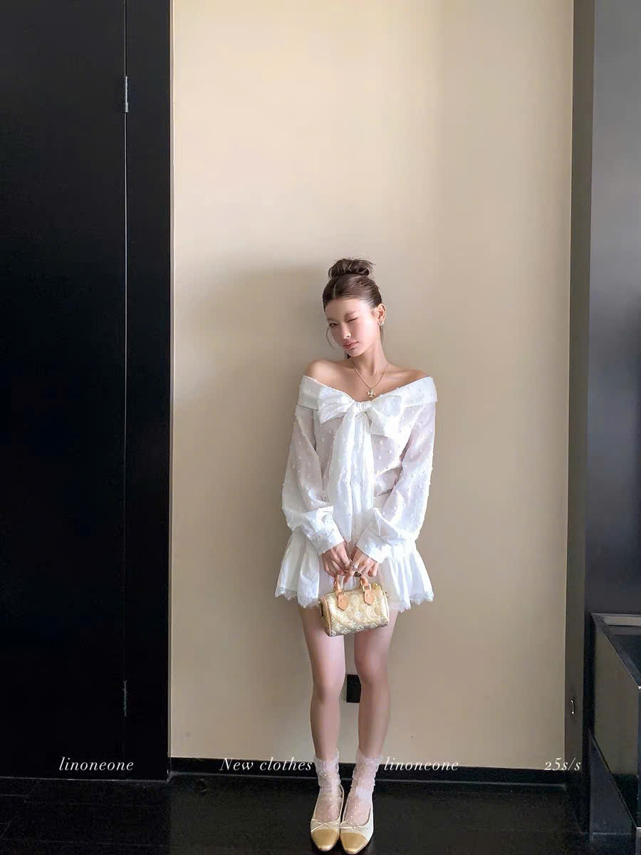 Áo trắng tay dài nơ trễ vai thanh lịch