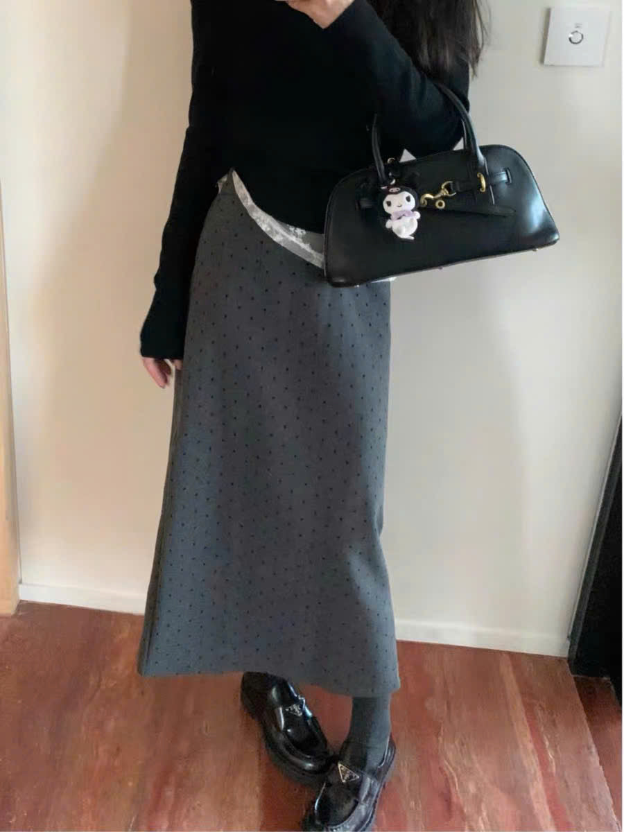 Chân váy suông midi chấm bi