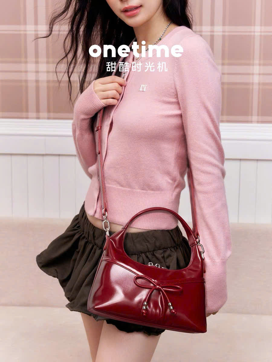 Túi đeo vai tay cầm da bóng đính nơ Onetime