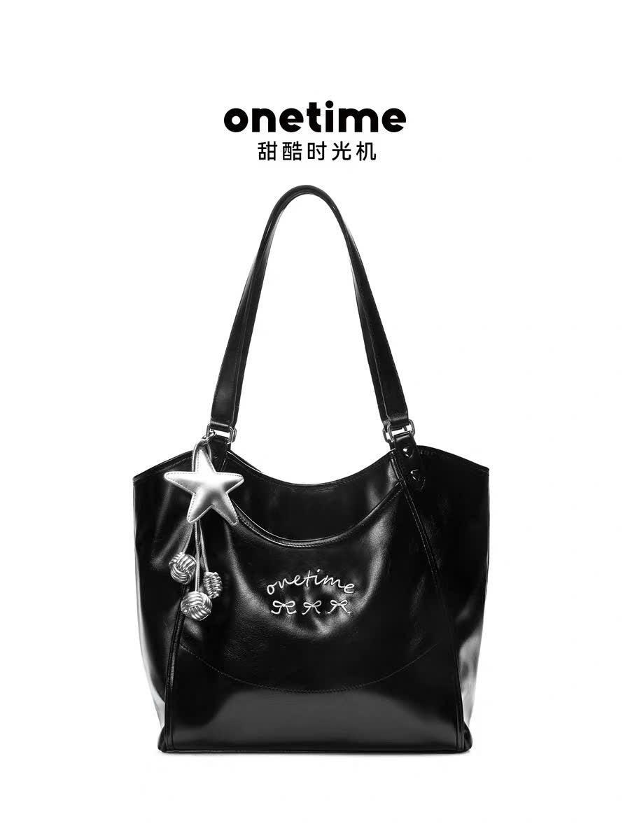 Túi tote da bóng charm nơ form rộng Onetime