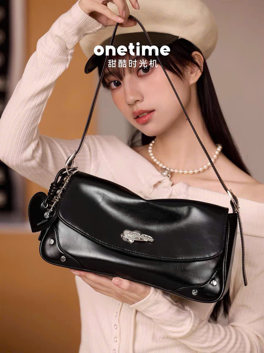 Túi đeo vai da bóng nắp gập basic dễ phối Onetime
