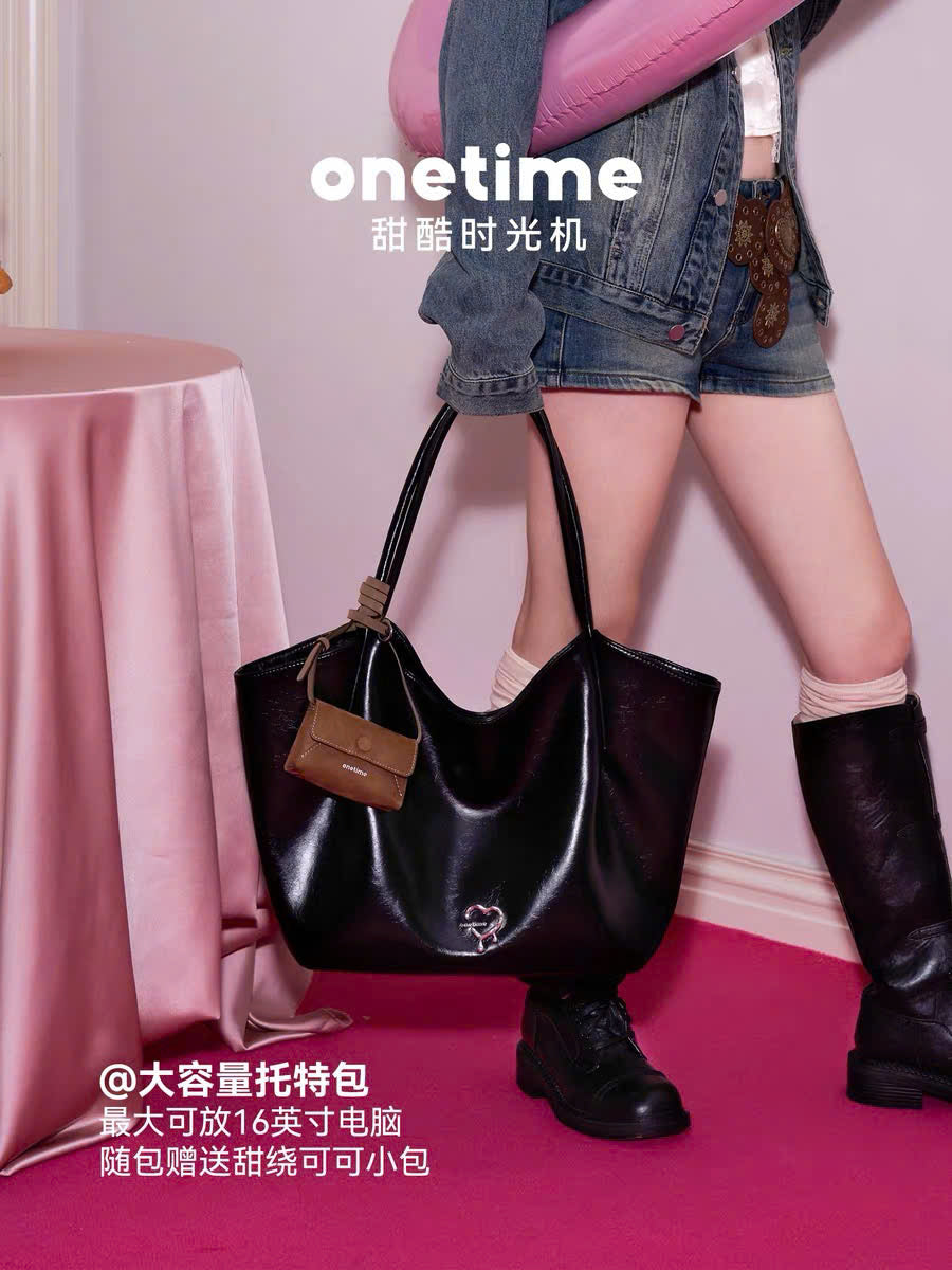 Túi tote da đeo vai form rộng charm ví nâu Onetime