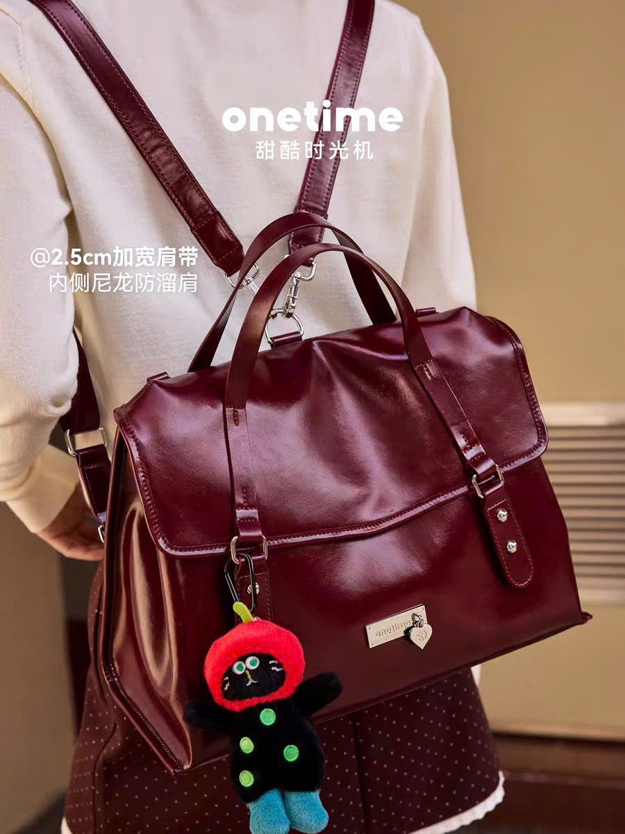 Túi  đeo vai kiêm balo nắp gập charm mèo bông Onetime