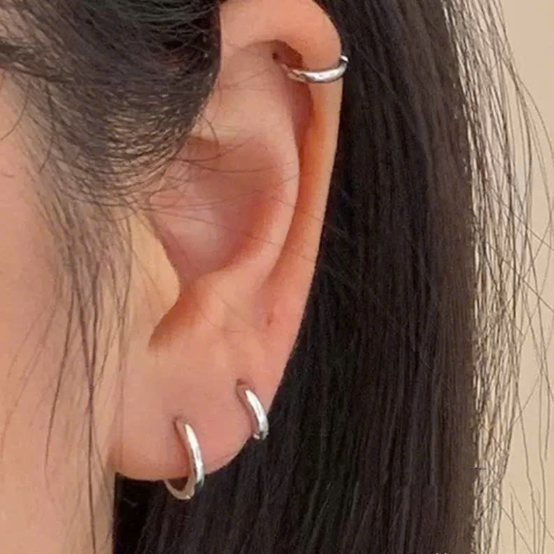 Khuyên tai bạc trơn tròn cho nữ có sẵn