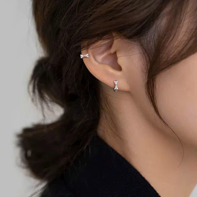 Khuyên tai bạc tròn đính đá nơ dễ thương