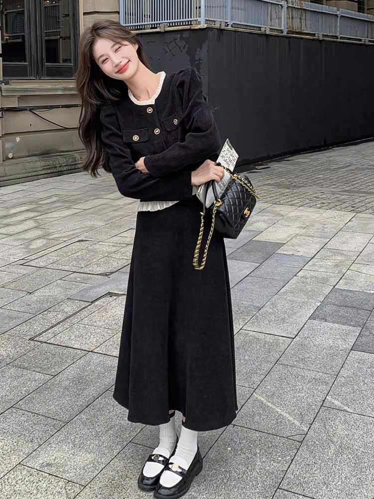 Set áo lửng viền voan bèo và váy midi đen