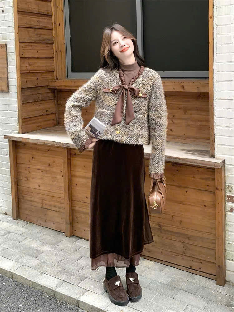 Set váy suông nhung nâu và áo khoác dạ tweed cổ nơ lụa