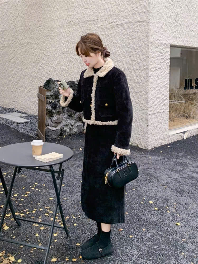 Set áo khoác váy suông đen viền lông be