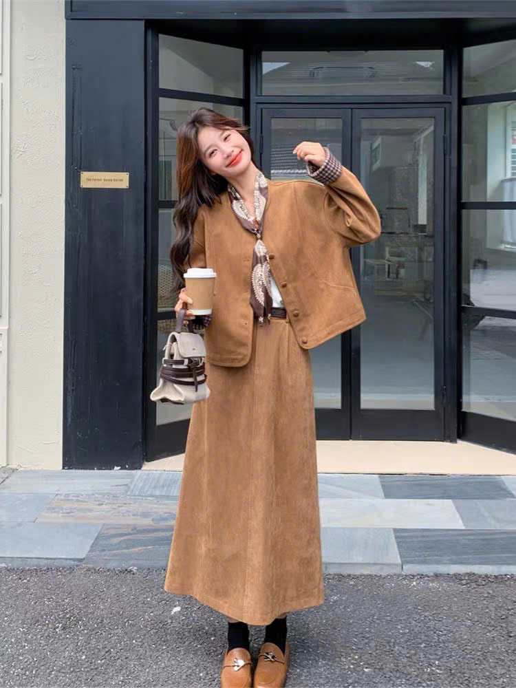 Set áo khoác và váy suông nâu đất trơn