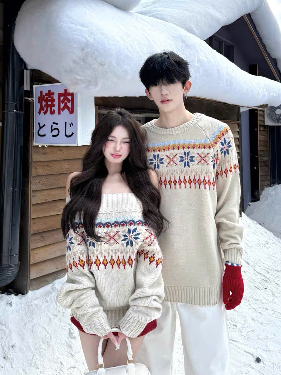 Áo sweater len cặp đôi màu be kiểu trễ vai nữ