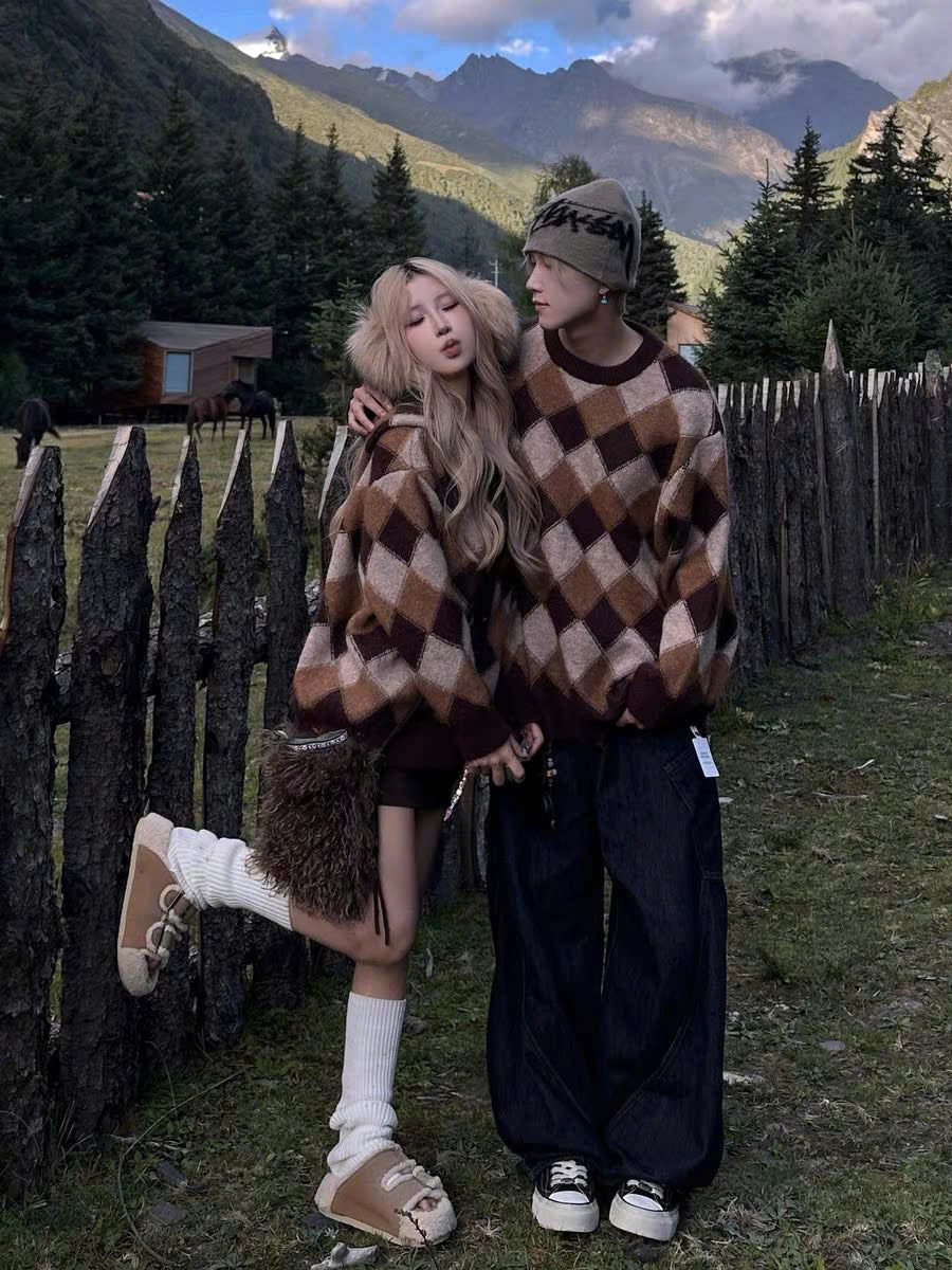 Áo đôi cardigan nữ và sweater tone nâu