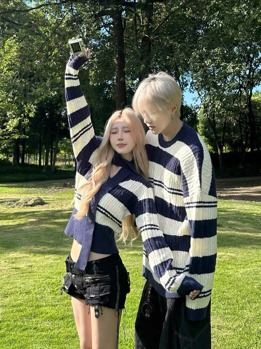 Áo len đôi sọc kem xanh than cổ phối dây áo nữ