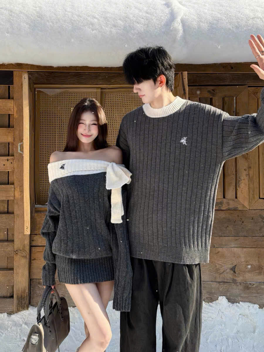 Áo len xám cho cặp đôi sweater nam váy trễ vai phối nơ nữ