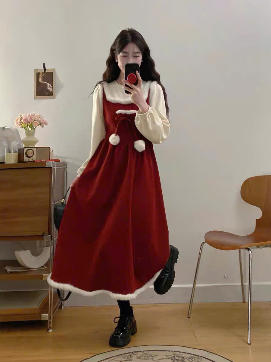 Váy đỏ dài viền lông 2 dây phối áo tay bồng