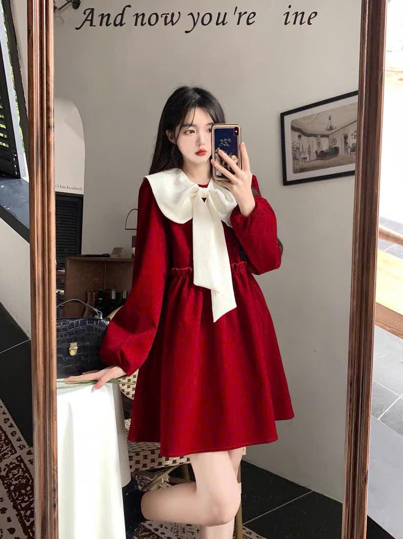 Váy đỏ tay dài cổ nơ trắng