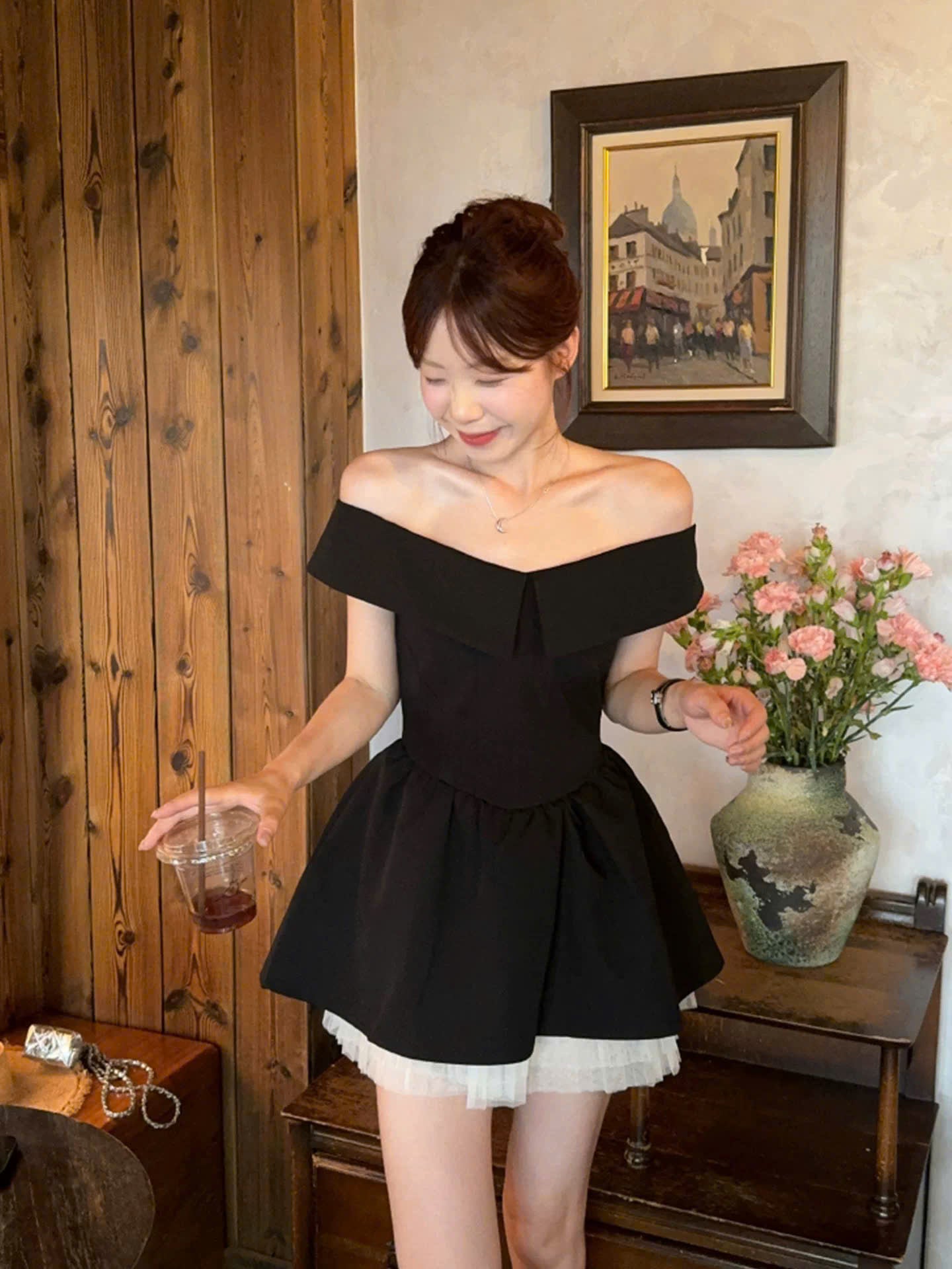 Váy ngắn trễ vai phối voan trắng có sẵn