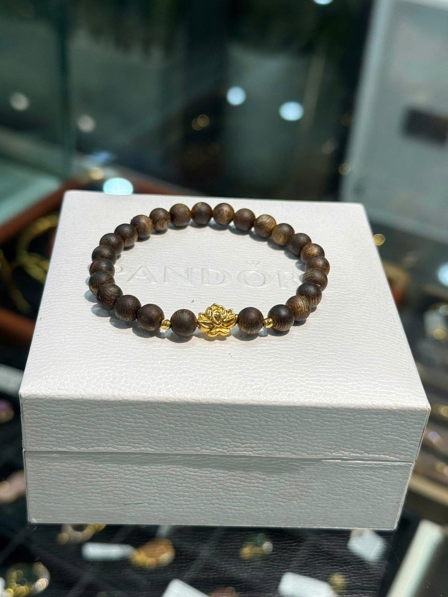 Vòng trầm mix bi và sen vàng