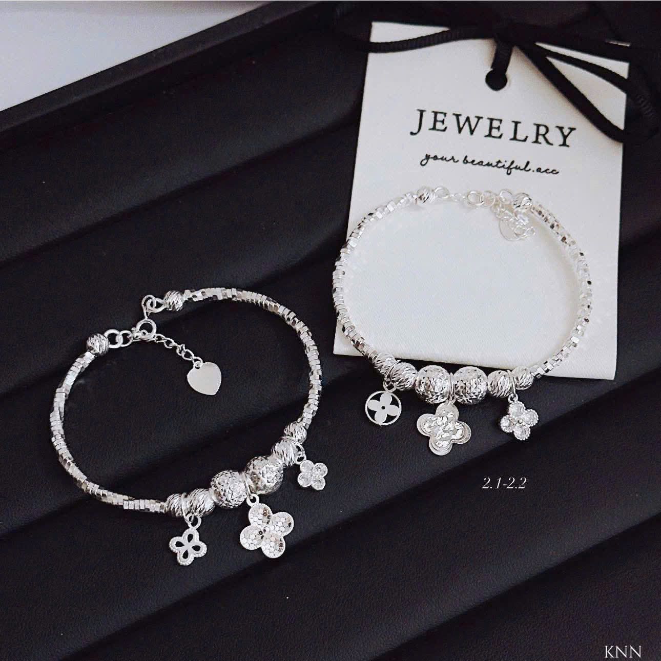 Lắc tay bạc cặp đôi charm có gu đẹp cả đôi