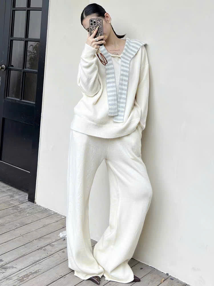 Set đồ len trơn dáng suông cổ V phối khăn sọc ngang