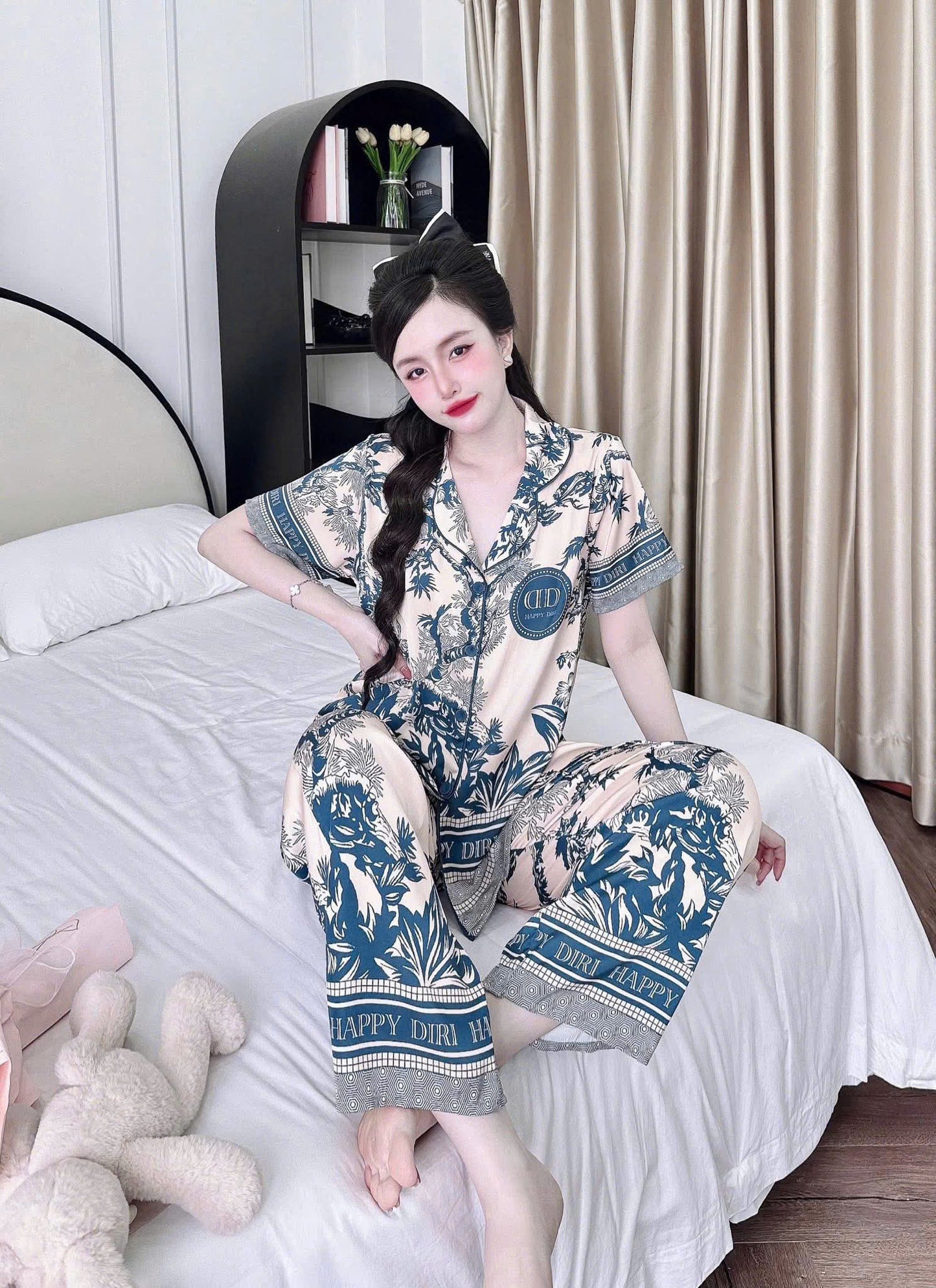 Bộ ngủ tay ngắn quần dài Latin viền lé nút bọc