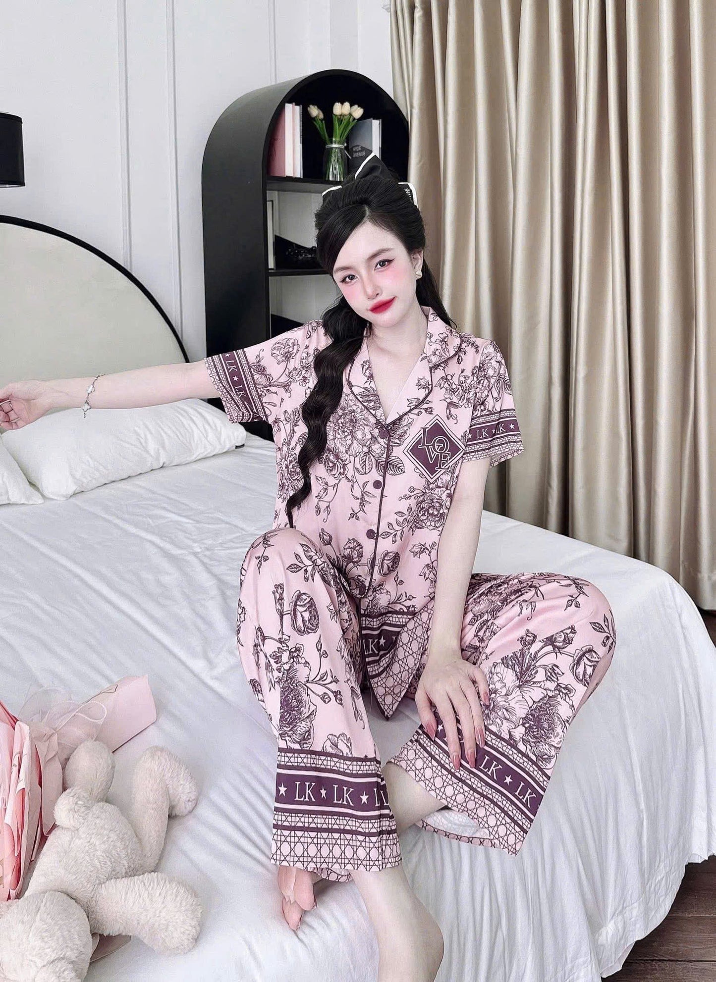 Bộ ngủ tay ngắn quần dài Latin viền lé nút bọc