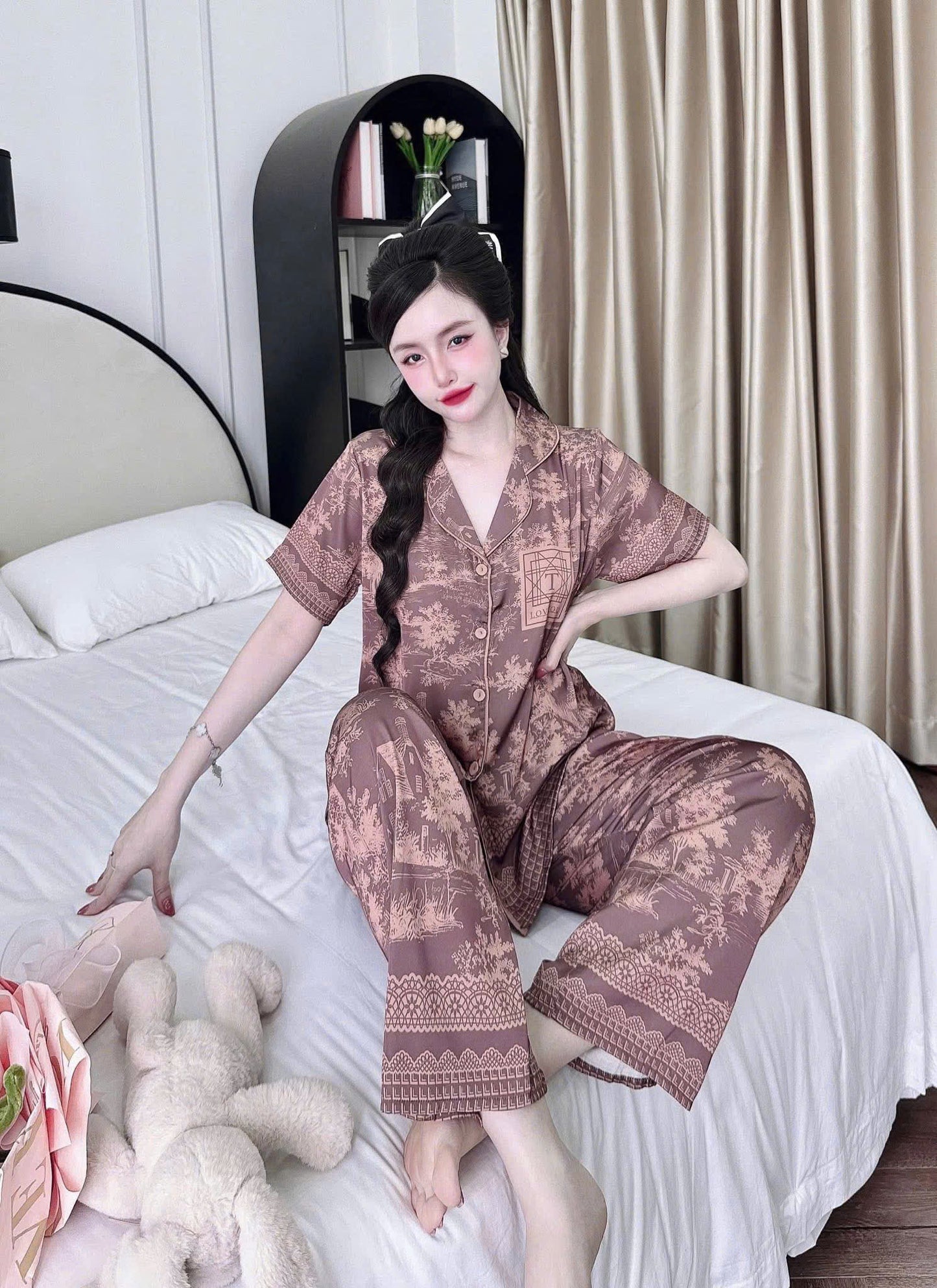 Bộ ngủ tay ngắn quần dài Latin viền lé nút bọc