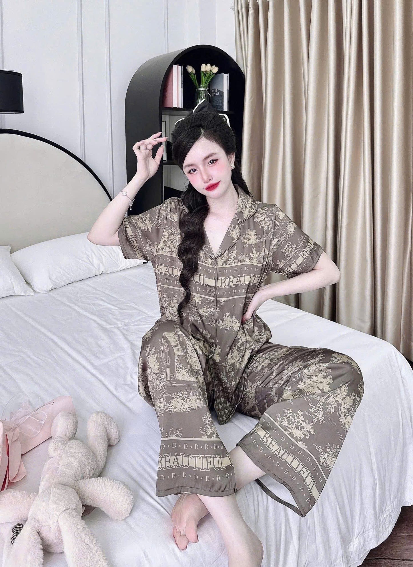 Bộ ngủ tay ngắn quần dài Latin viền lé nút bọc
