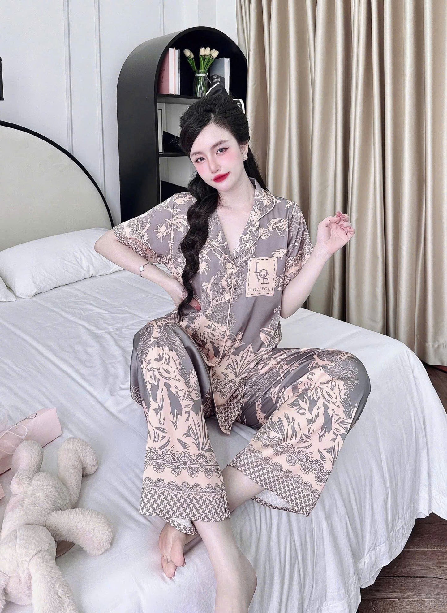 Bộ ngủ tay ngắn quần dài Latin viền lé nút bọc