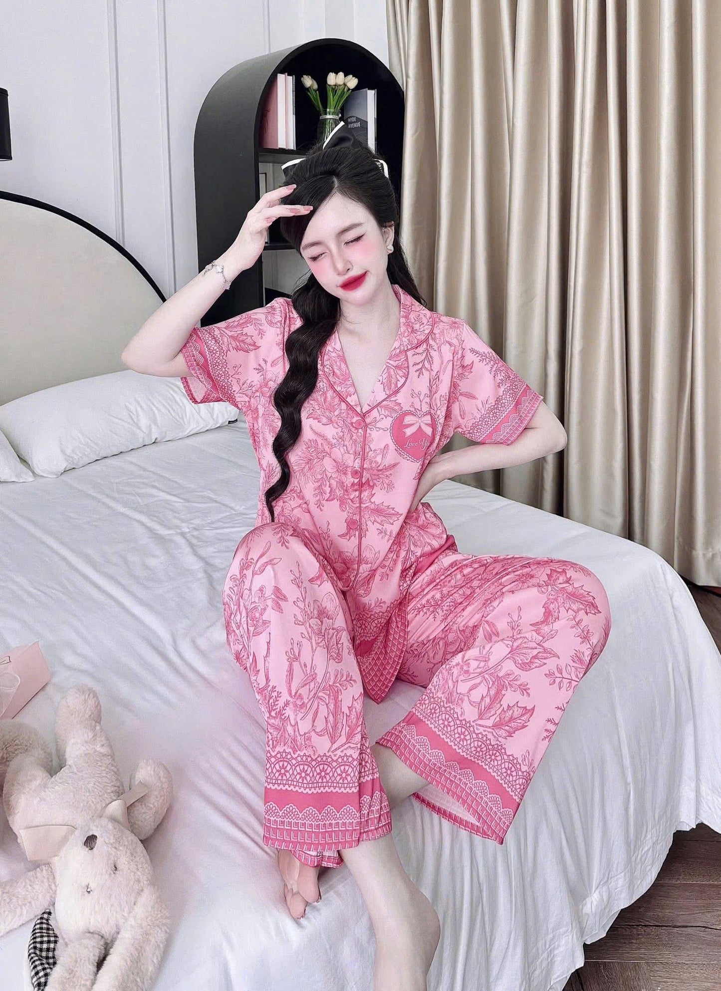 Bộ ngủ tay ngắn quần dài Latin viền lé nút bọc
