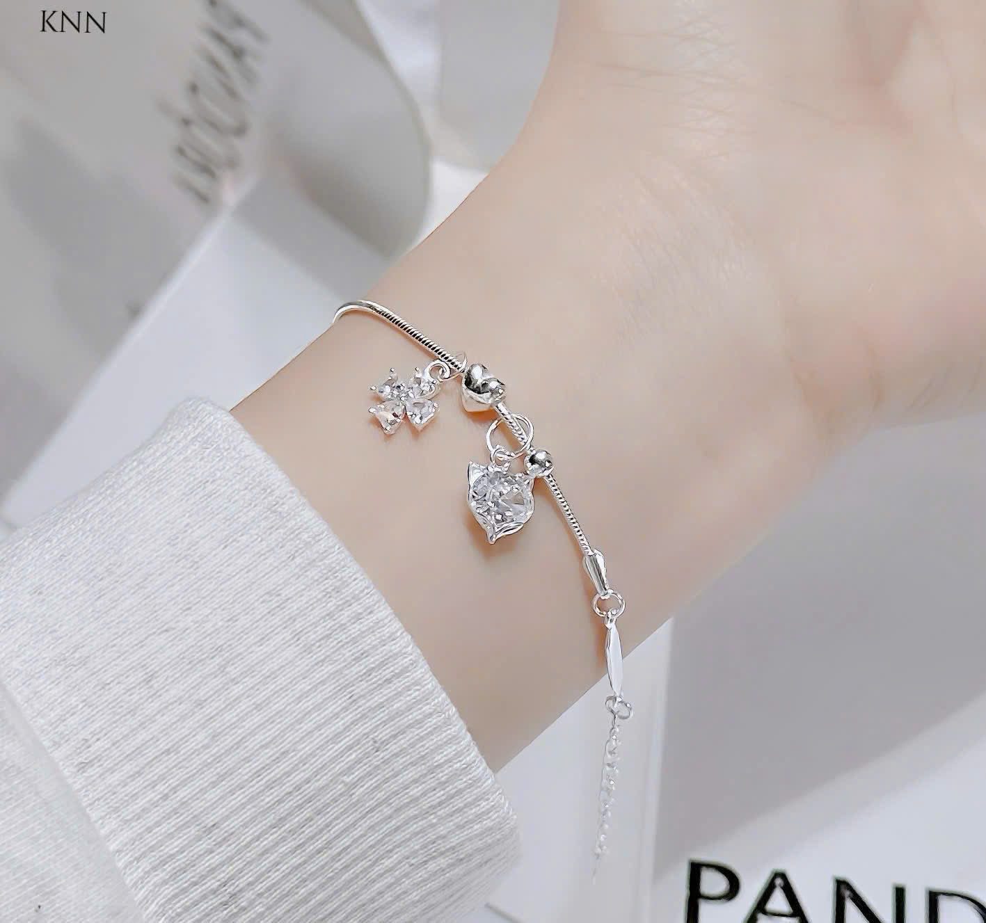 Lắc tay bạc mẫu mới sáng xinh từng chi tiết
