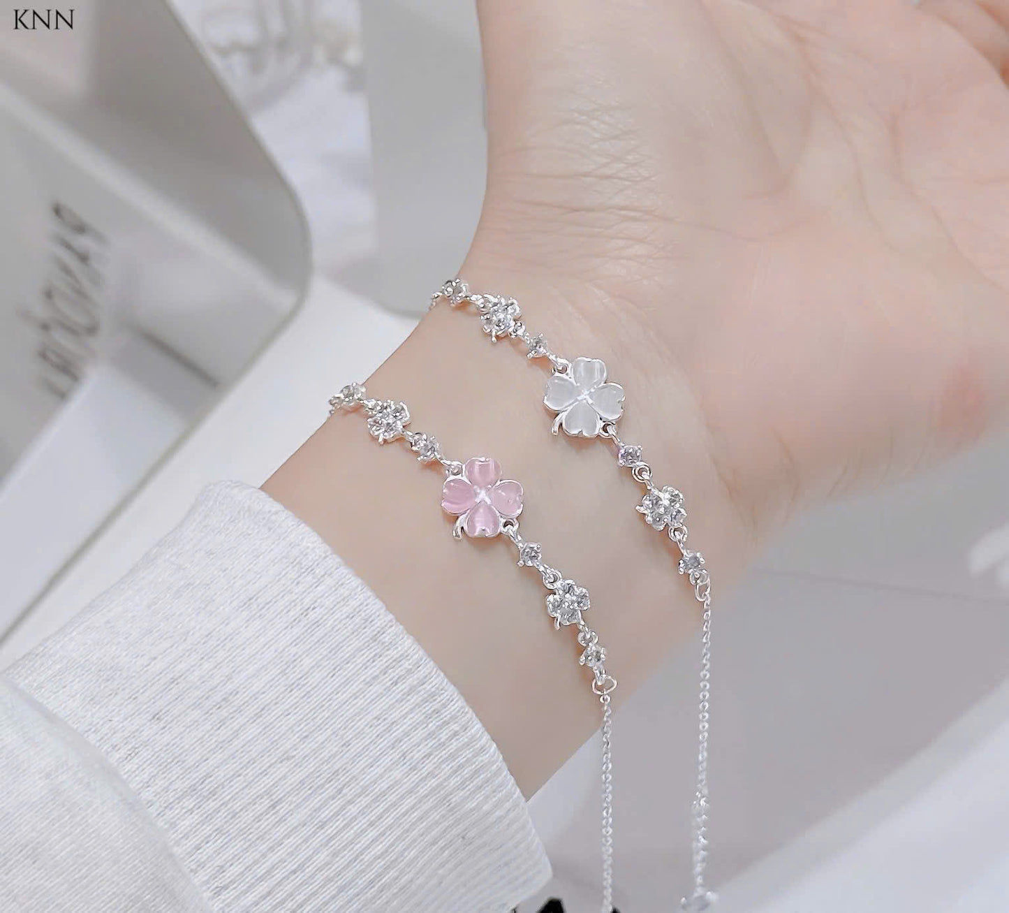 Lắc tay bạc mẫu mới sáng xinh từng chi tiết