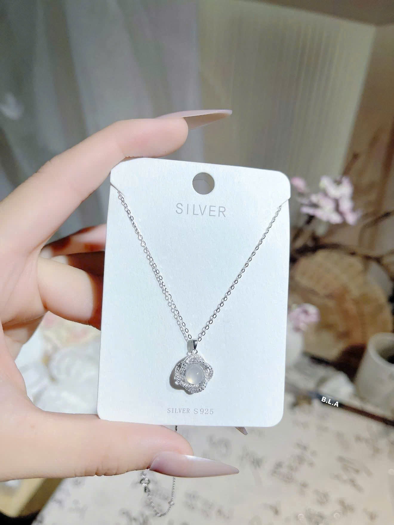 Dây chuyền bạc nữ sang trọng dịu dàng