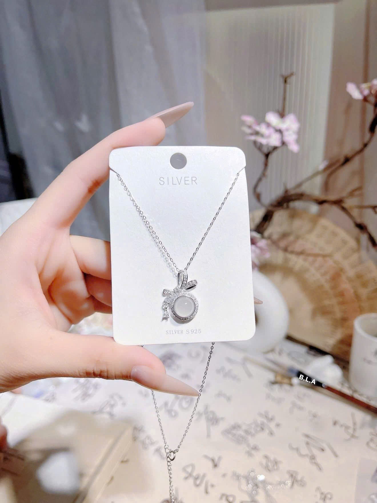 Dây chuyền bạc nữ sang trọng dịu dàng