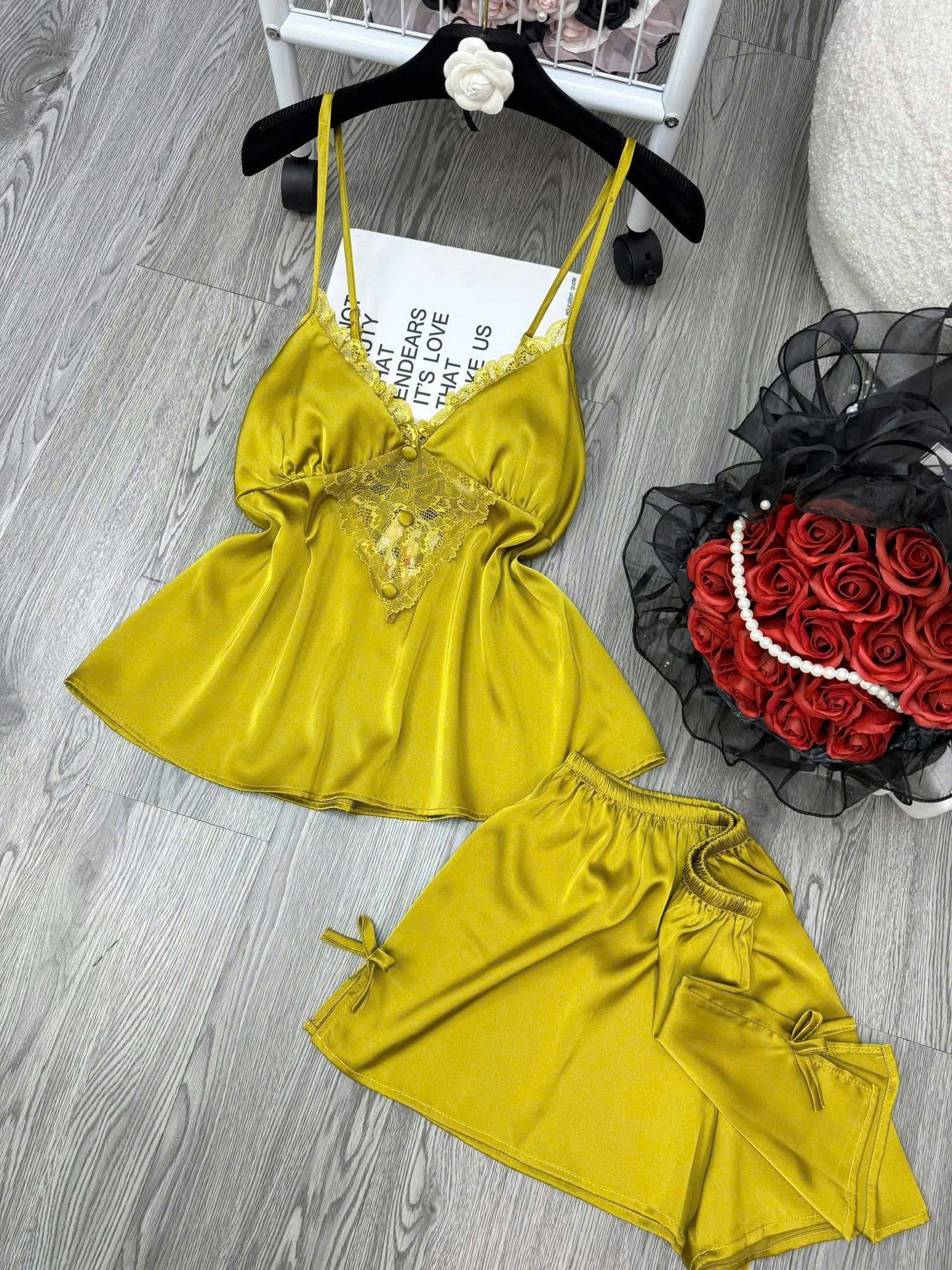 Bộ ngủ 2 dây quần đùi lụa latin nút bọc quyến rũ