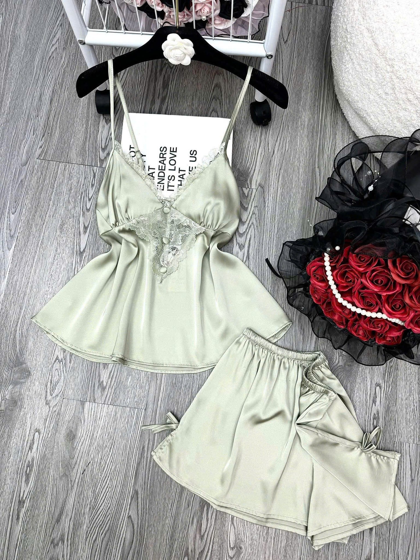 Bộ ngủ 2 dây quần đùi lụa latin nút bọc quyến rũ