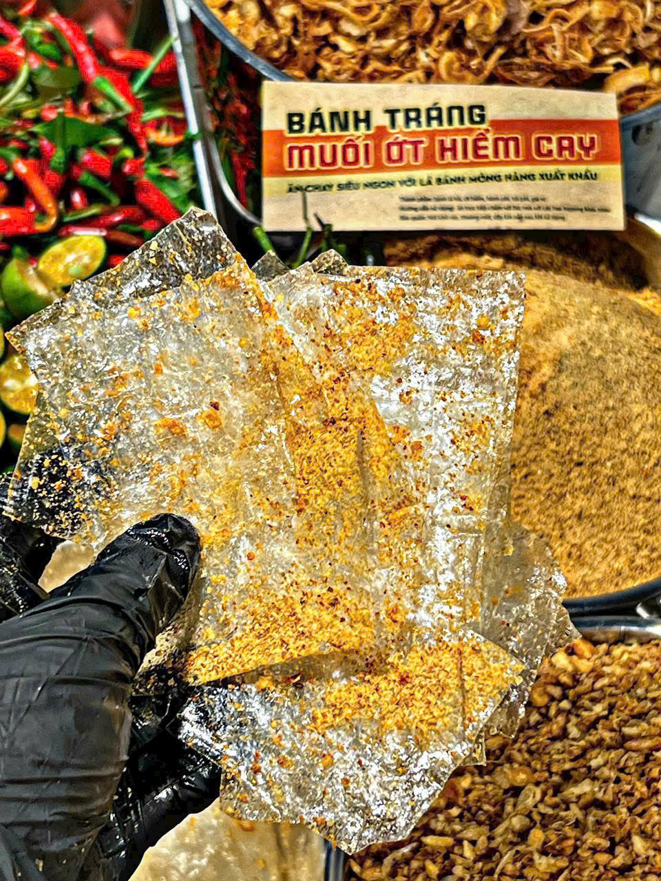 Bánh tráng muối ớt hiểm cay ăn chay được