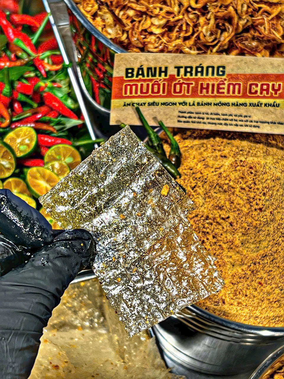 Bánh tráng muối ớt hiểm cay ăn chay được