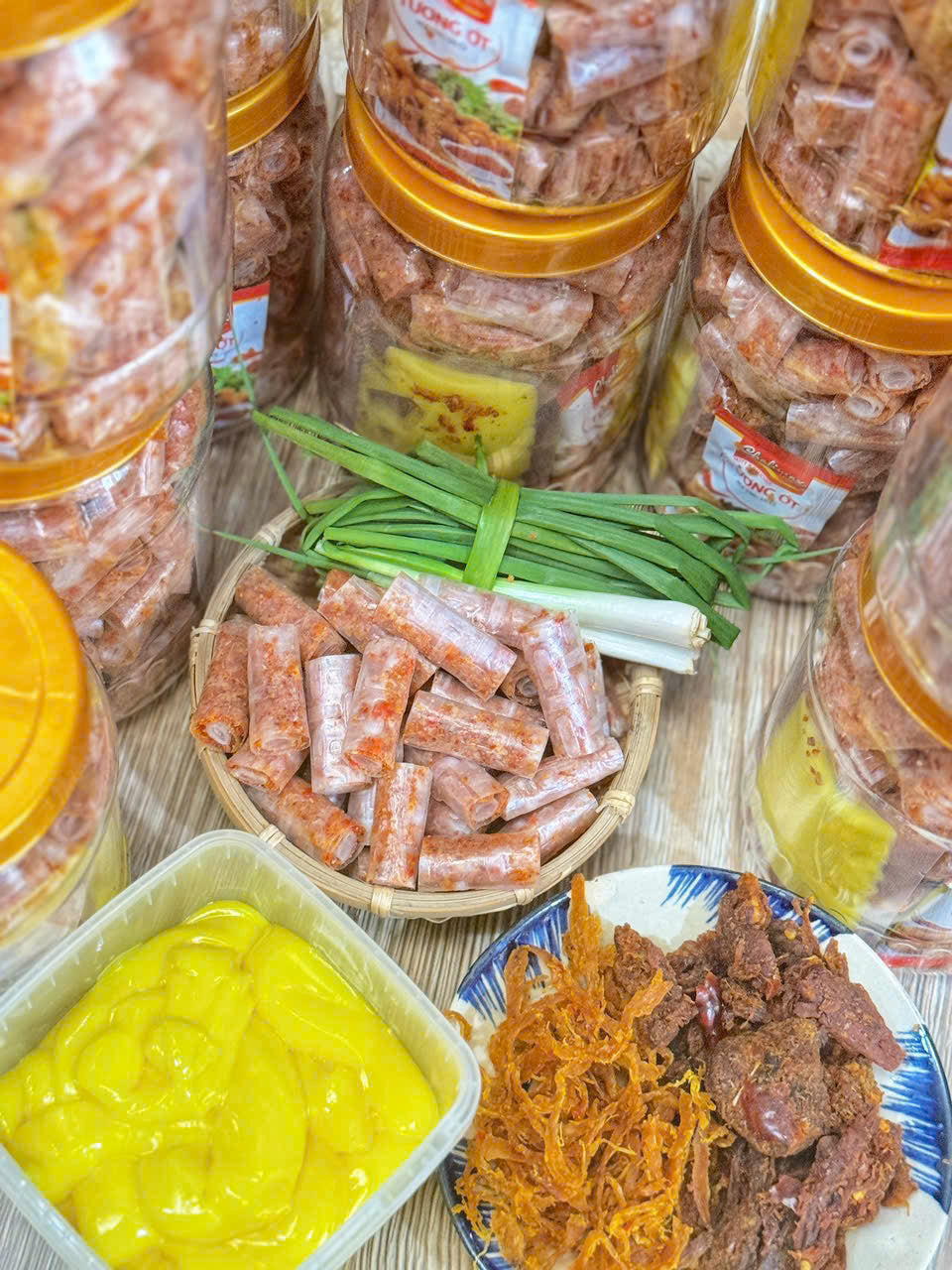 Bánh tráng cuộn topping thập cẩm vừa vị