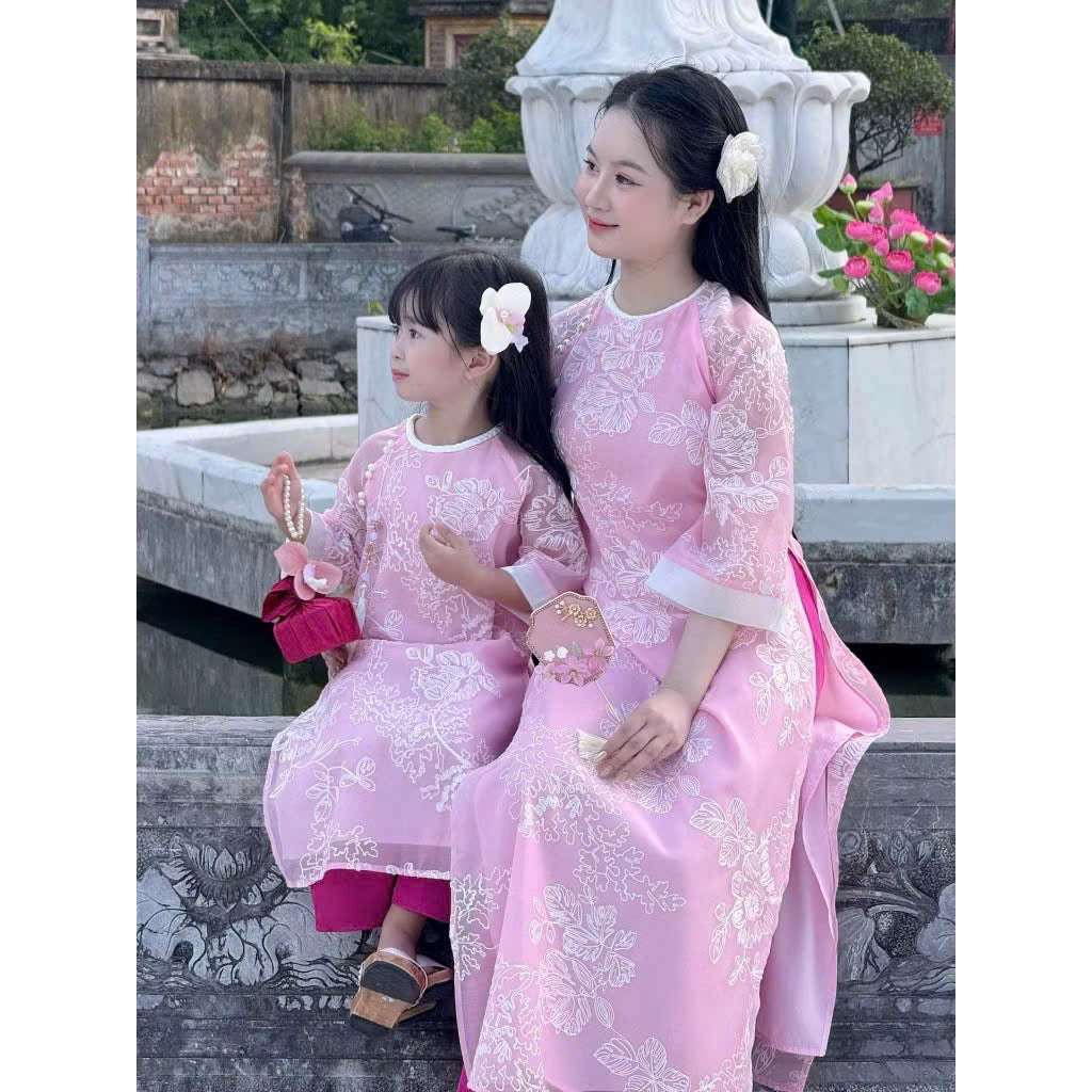 Bộ sưu tập áo dài cho bé trai, bé gái và mẹ